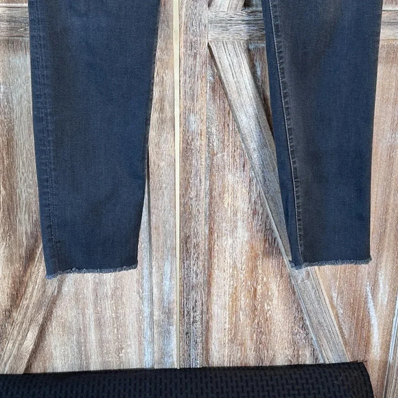 AG Adriano Goldschmied The Farrah Raw Hem High Rise Skinny Jeans in Grey Mist - Picture 8 of 9